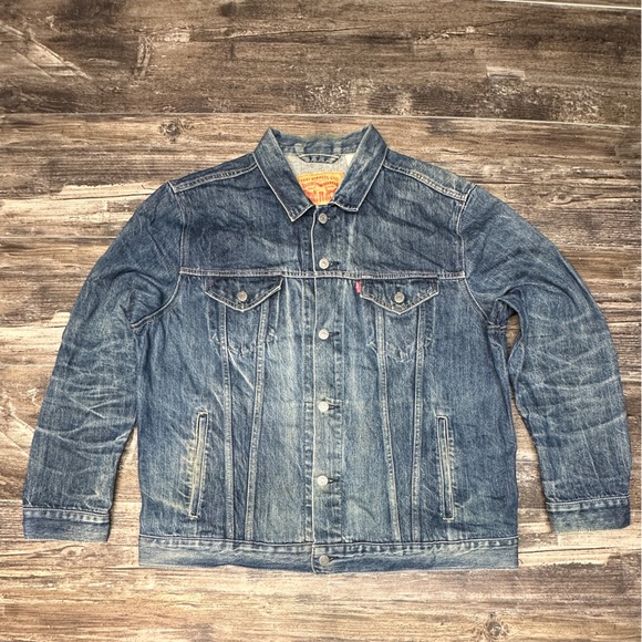 Levi's Other - Levi’s Type III Denim Trucker Jacket XL Distressed Wash GUC